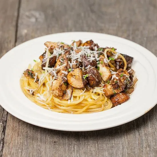 Pasta met balsamico kastanjechampignons