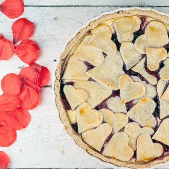 Recept: Valentijnstaart met rood fruit