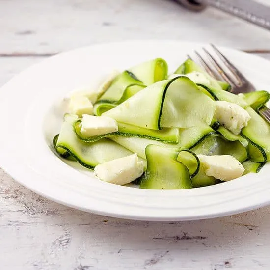 Recept: Frisse courgette salade met mozzarella