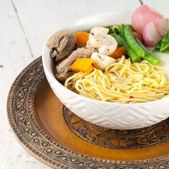 Recept: Noedelsoep met biefstuk en paksoi
