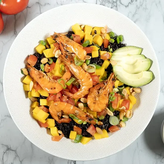Recept: Zwarte rijst met mango en garnalen