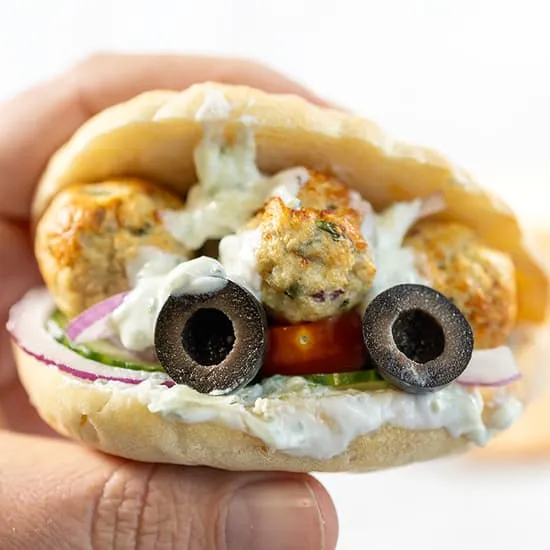 Recept: Pitabroodjes met kalkoenballetjes