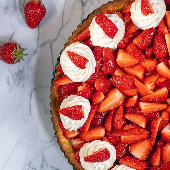 Recept: Aardbeienvlaai met slagroom