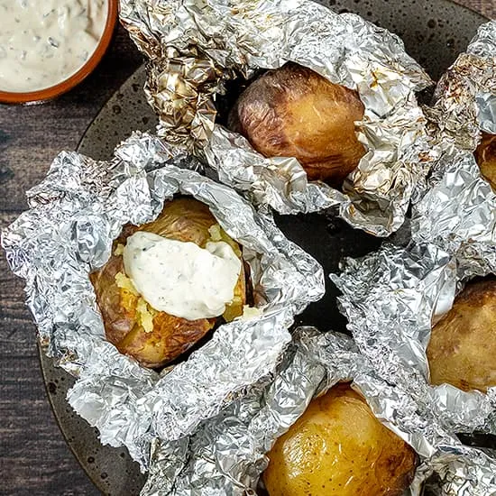 Recept: Gepofte aardappelen van de BBQ