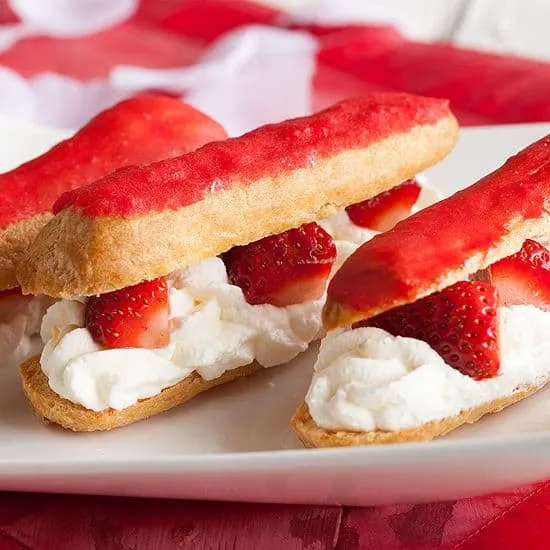 Eclairs met aardbeien