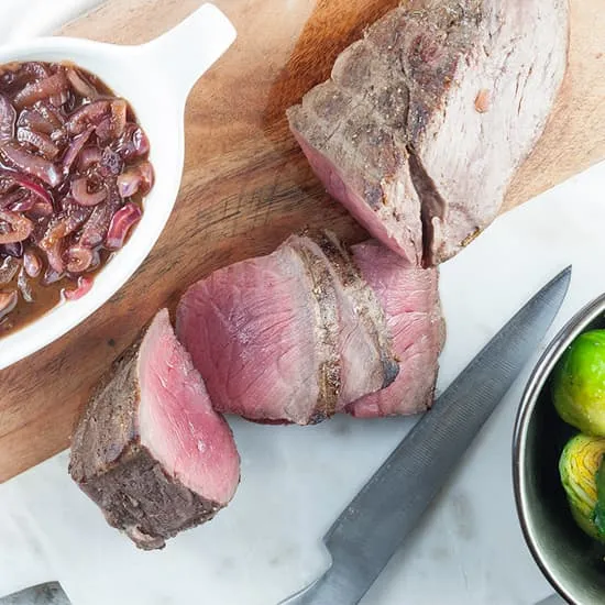 Recept: Rosbief met gekarameliseerde ui
