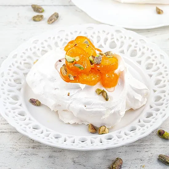 Mini pavlova met kumquats