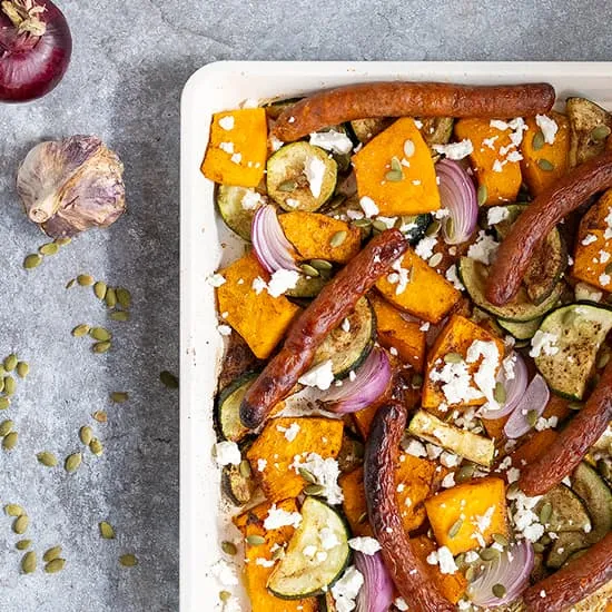 Recept: Traybake met pompoen en merguez worstjes