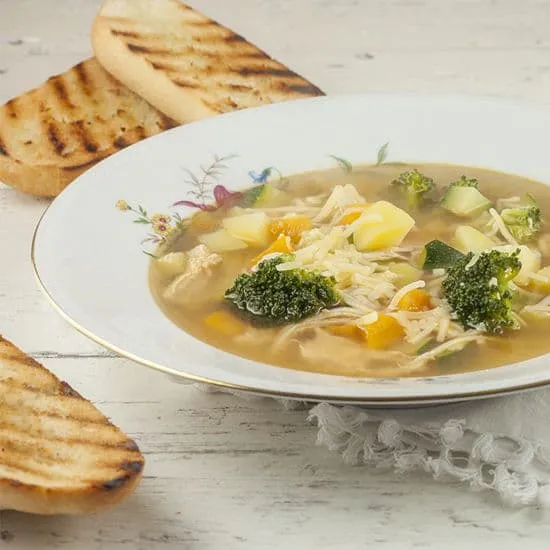 Recept: Kruidige kippen-groentesoep