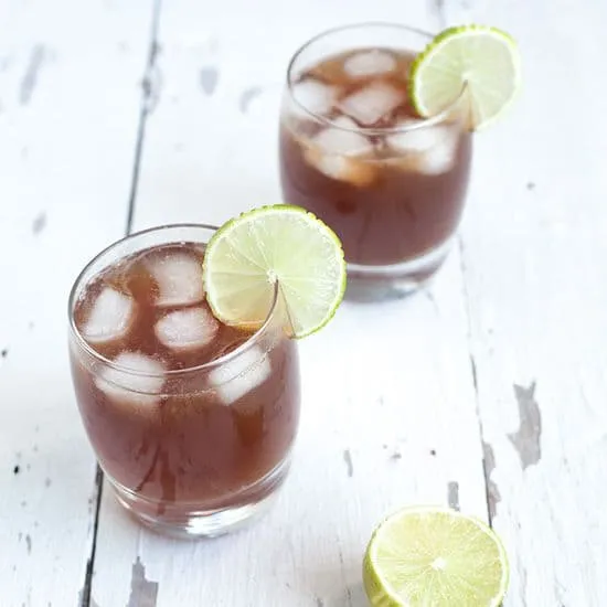 Recept: Rum, limoen en bruine suiker cocktail