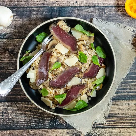 Recept: Paddenstoelenrisotto met gerookte eendenborst