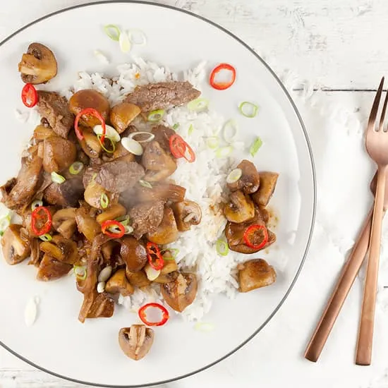 Recept: Rijst met paddenstoelen, biefstuk en sojasaus