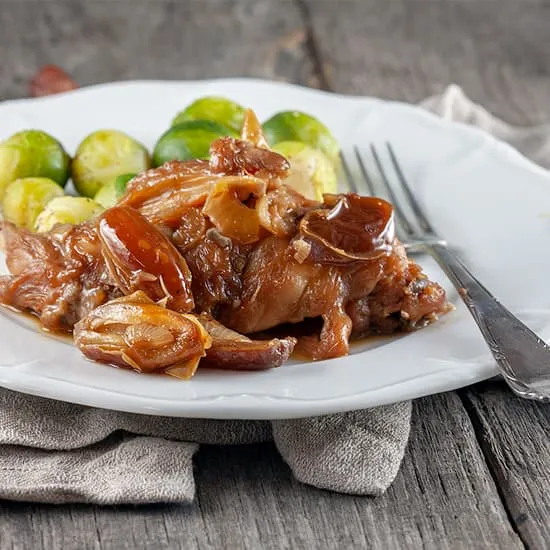 Recept: Konijn met dadels en bier