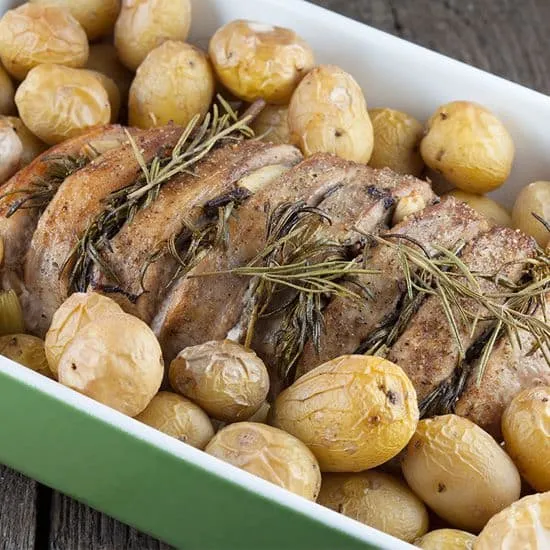 Recept: Varkensrug met rozemarijn en krieltjes uit de oven