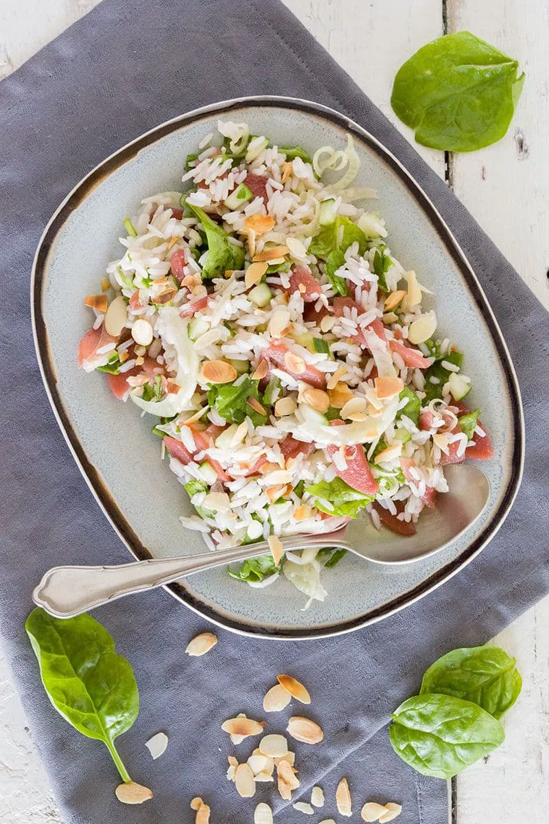 Rijstsalade met stoofpeertjes