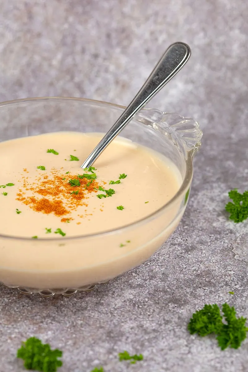 Zelfgemaakte whisky cocktailsaus