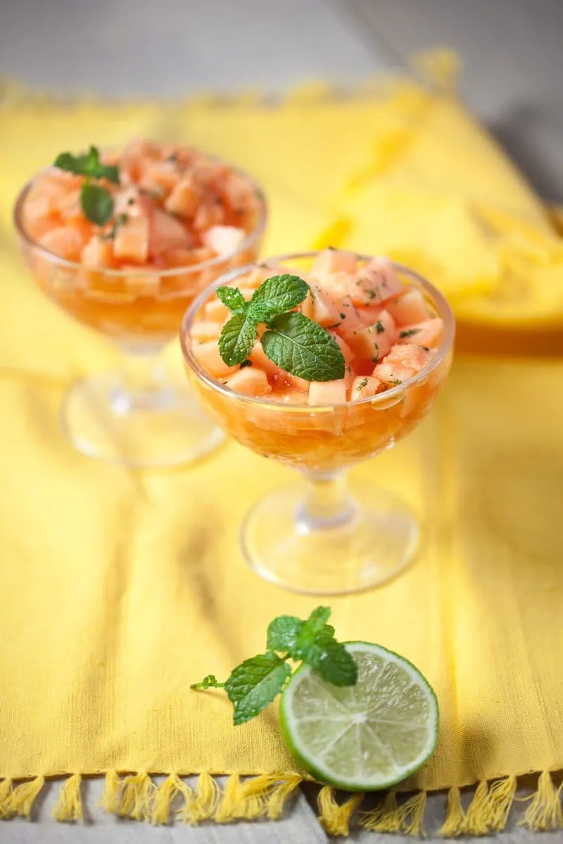 Cantaloupe met limoen, munt en honing