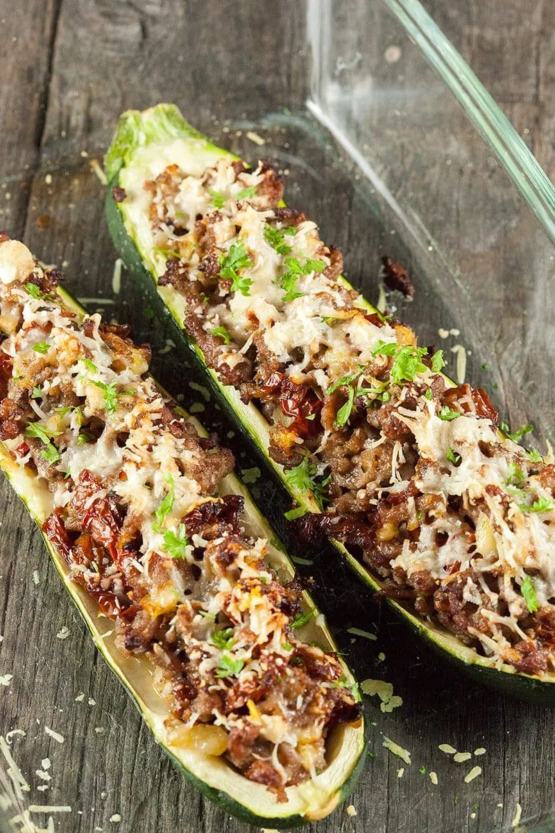 Courgettebootjes gevuld met gehakt