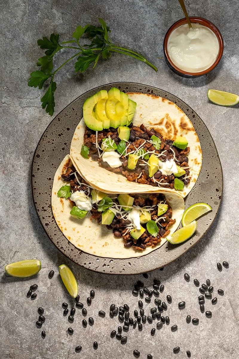 Mexicaanse wraps met zwarte bonen - met pittig gehakt