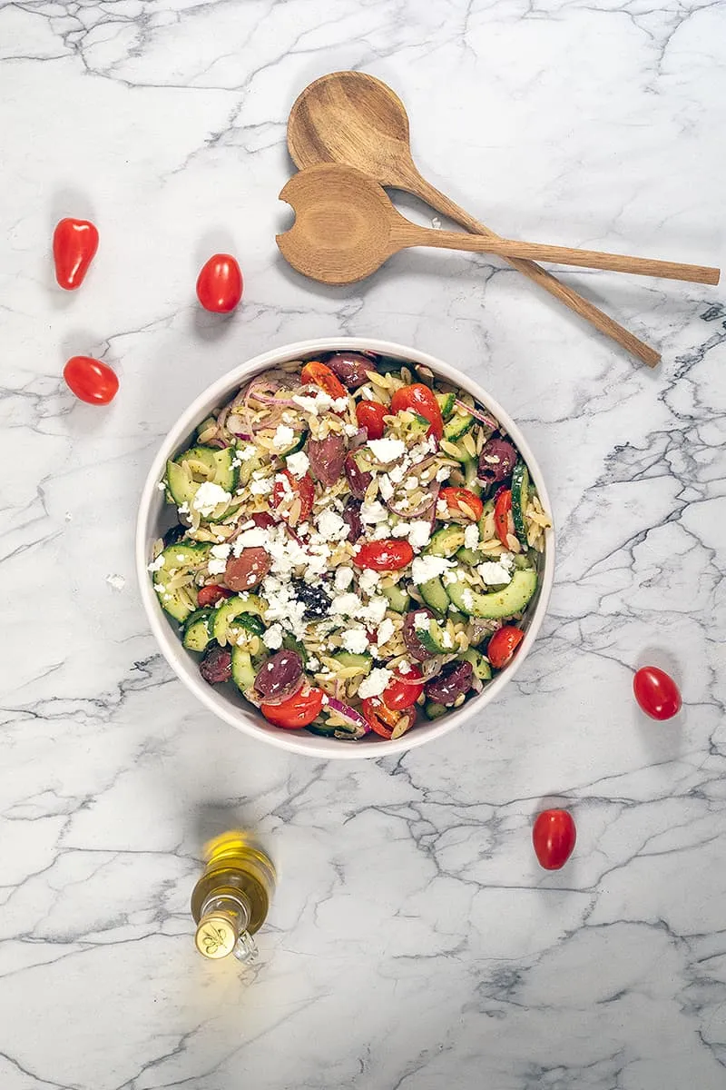 Griekse orzo salade - met een frisse citroendressing