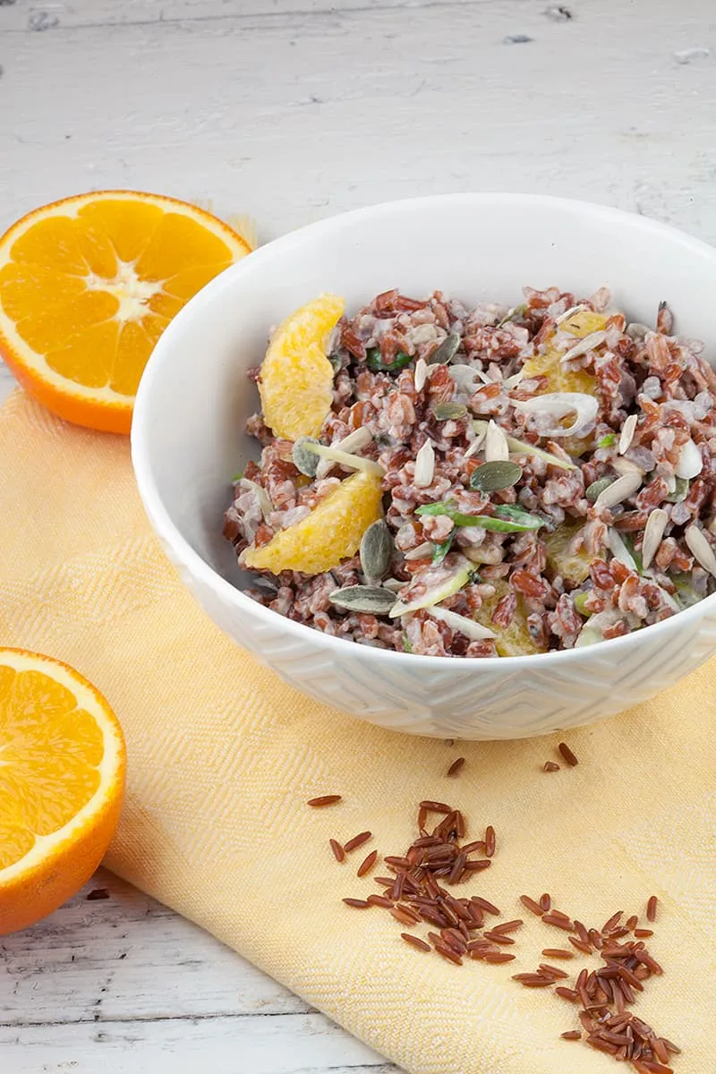 Rode rijstsalade met sinaasappel