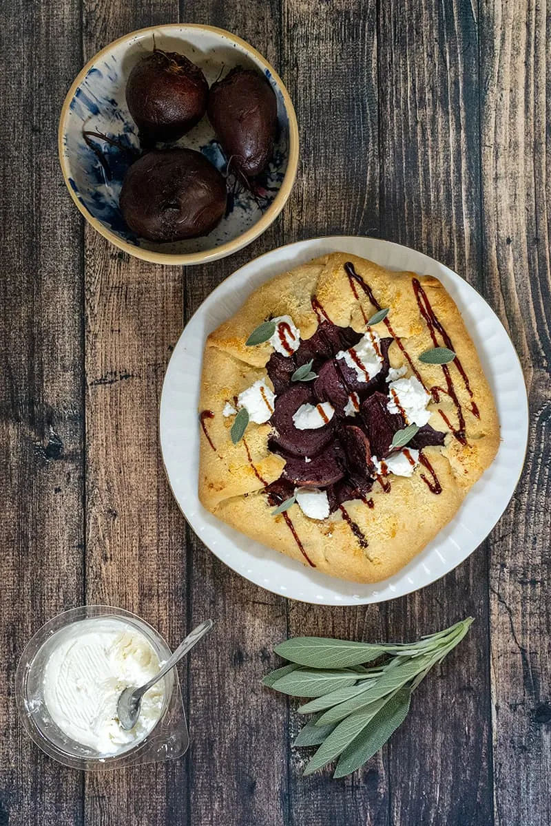 Hartige galette met rode biet