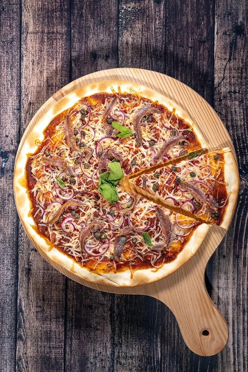 Pizza met ansjovis en kappertjes - een heerlijk frisse pizza