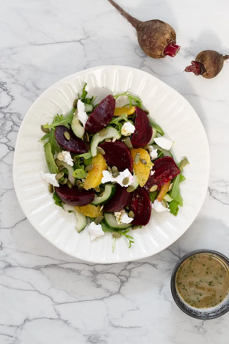 Rode bieten salade met geitenkaas en sinaasappel
