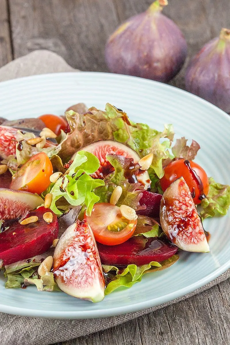 Rode bietensalade met vijgen