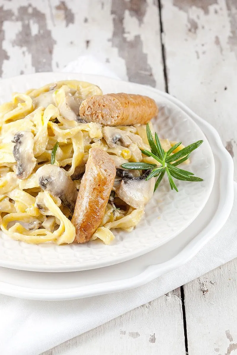 Romige champignon pasta met chipolataworstjes