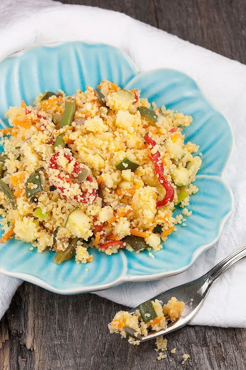Vegetarische couscous met appel en sperziebonen