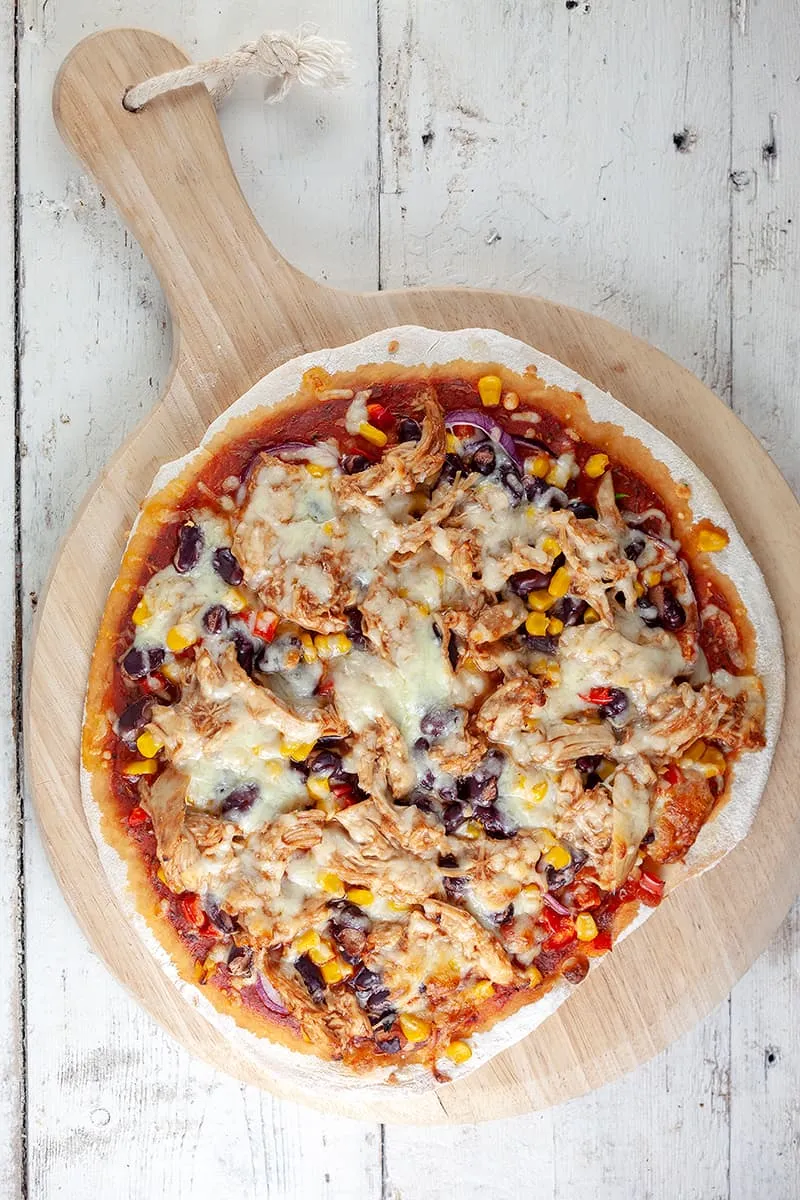 Barbecue kip pizza