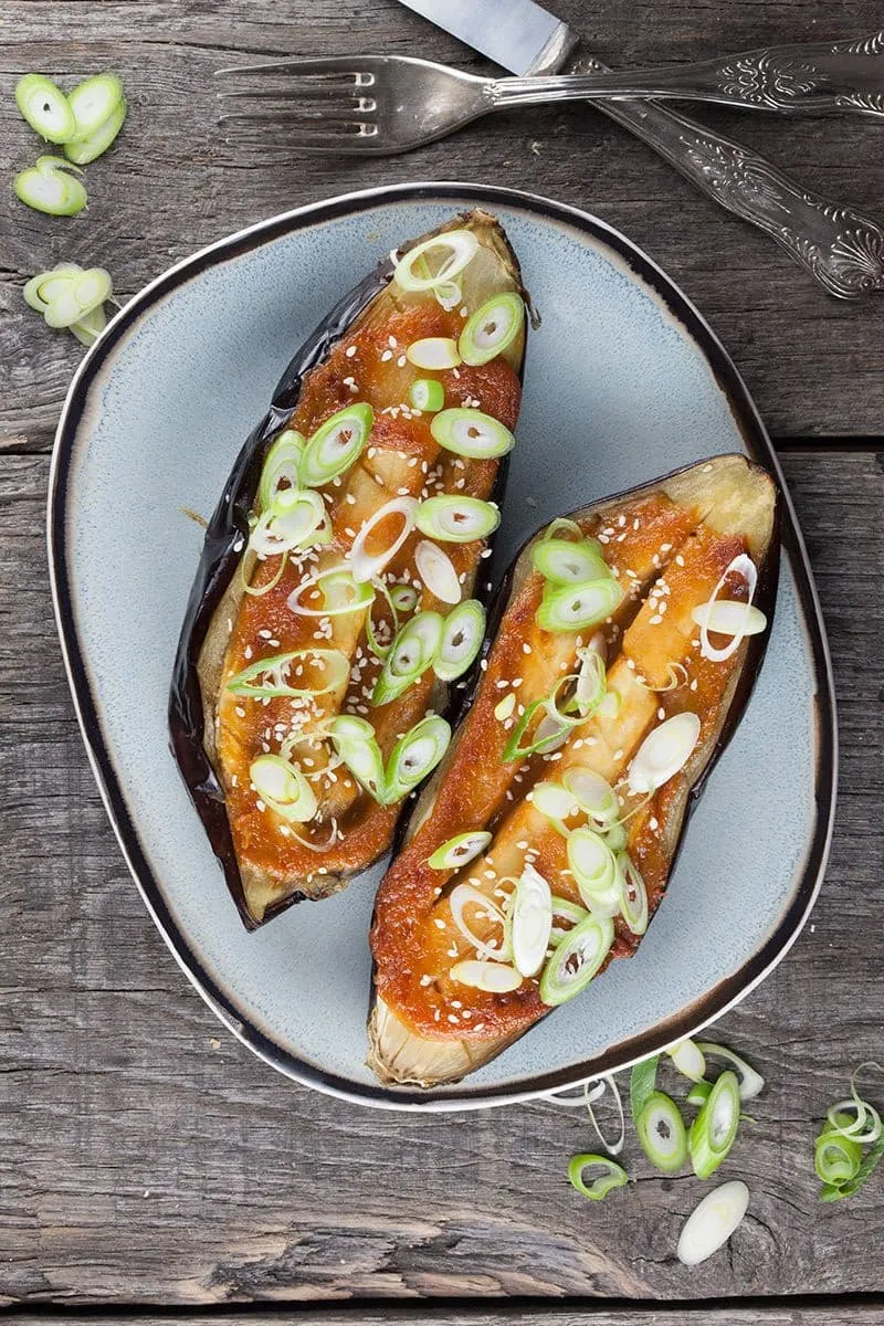Geglazuurde aubergine met miso