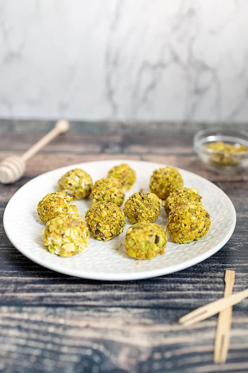 Geitenkaasballetjes met pistache