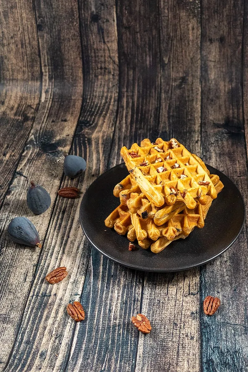 Zoete aardappel wafels met vijgen