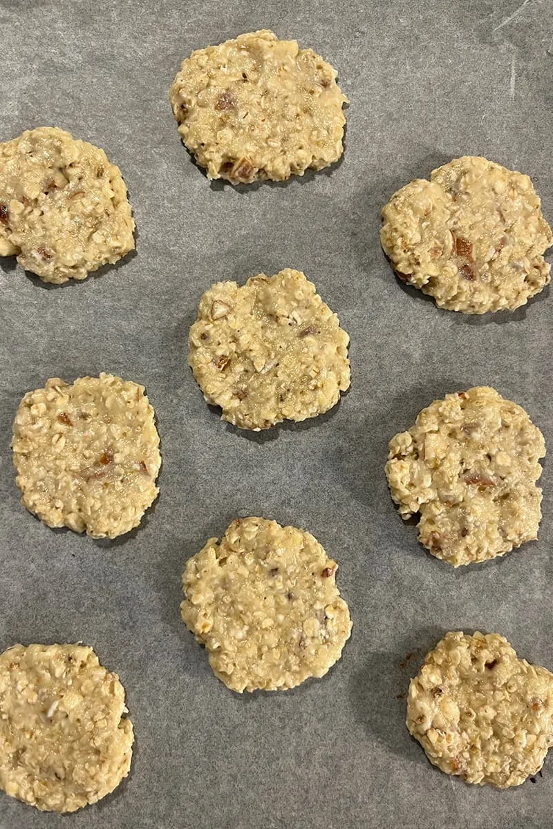 Havermoutkoekjes met appelmoes en noten voorbereiding