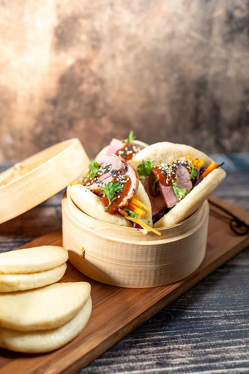 Bao buns met eend en hoisinsaus