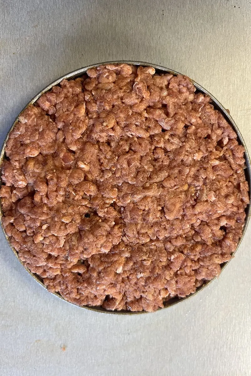 Gevulde Stilton hamburger met peer en gekarameliseerde ui voorbereiding - stap 2