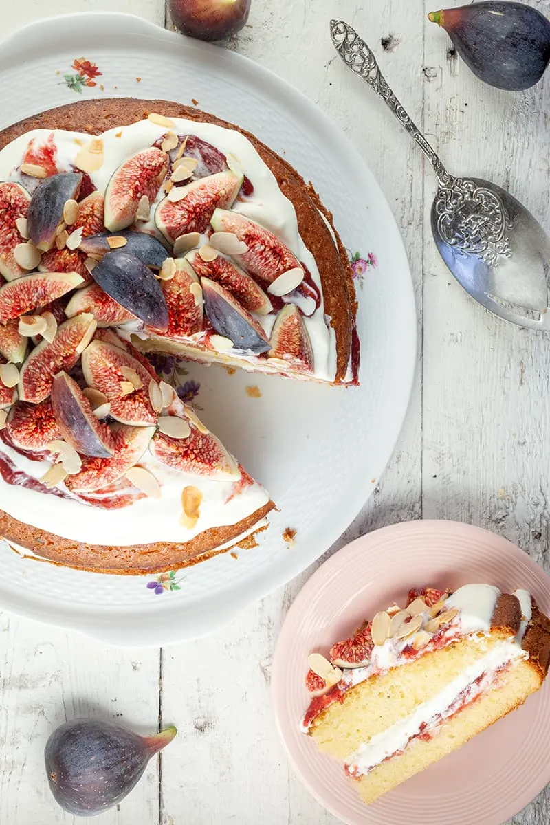 Olijfoliecake met mascarpone en vijgen