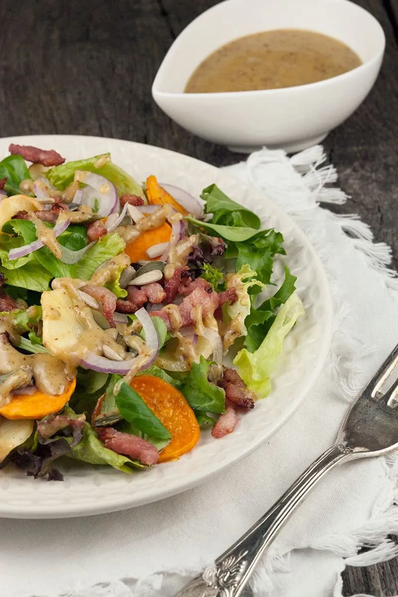 Herfstsalade met warme grove mosterddressing