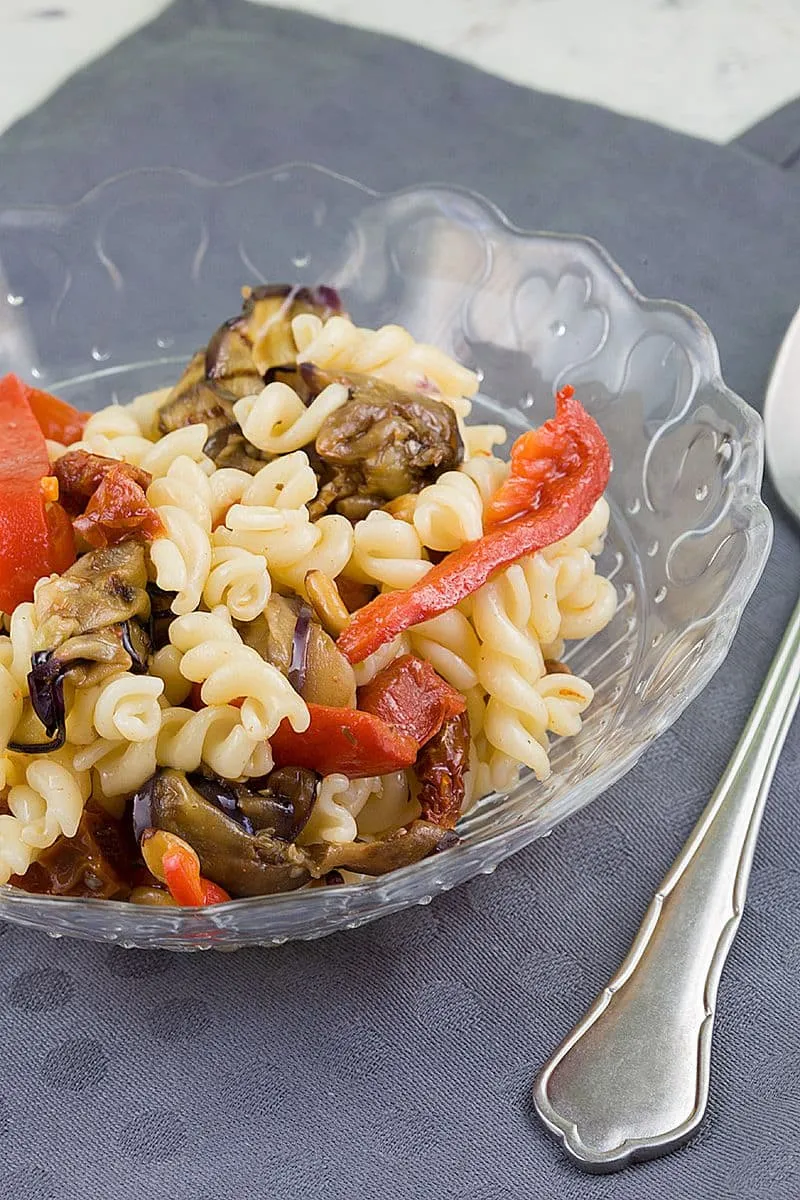 Pasta salade met geroosterde groenten
