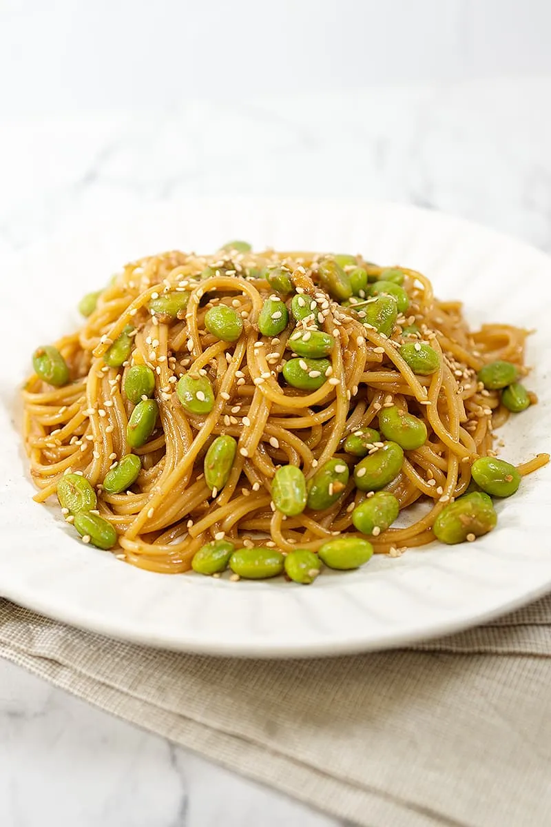 Snelle miso spaghetti met edamame boontjes - makkelijke pasta