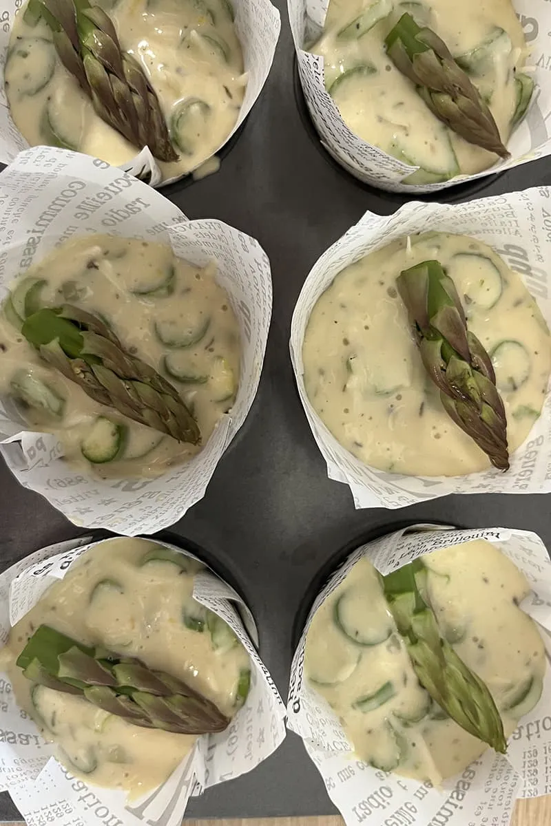 Hartige muffins met groene asperges voorbereiding