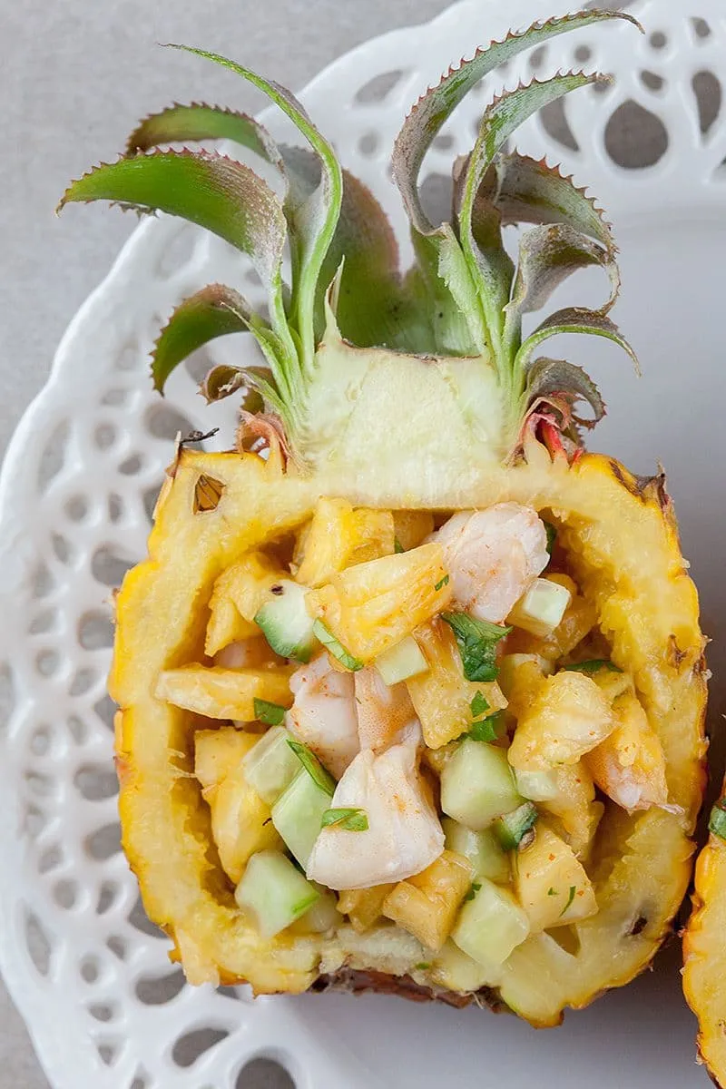 Gevulde baby ananas met garnalen