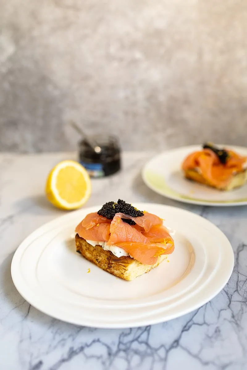 Brioche met zalm en citroen
