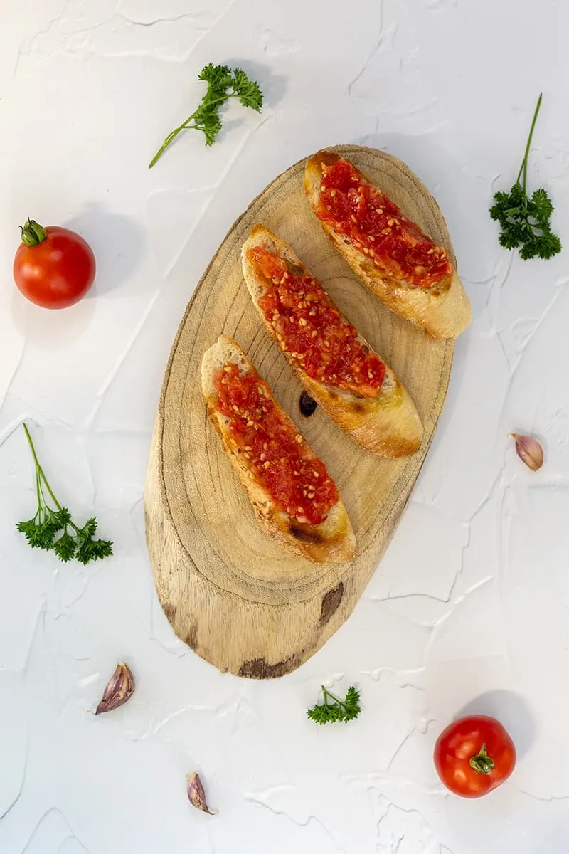 Pan con tomate