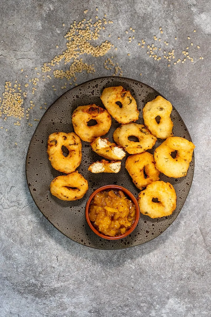 Medu vada (urad dal vada) - Zuid Indiase hartige beignets