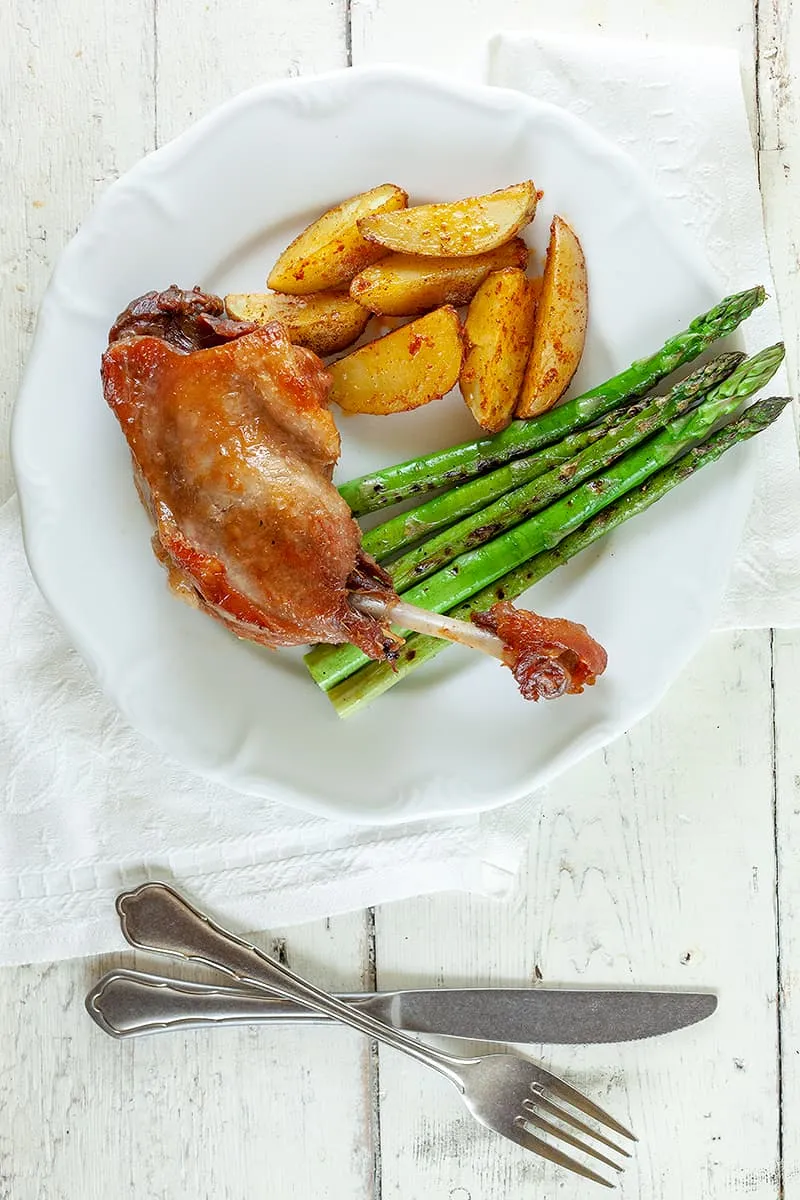 Confit de canard (gekonfijte eendenbout)