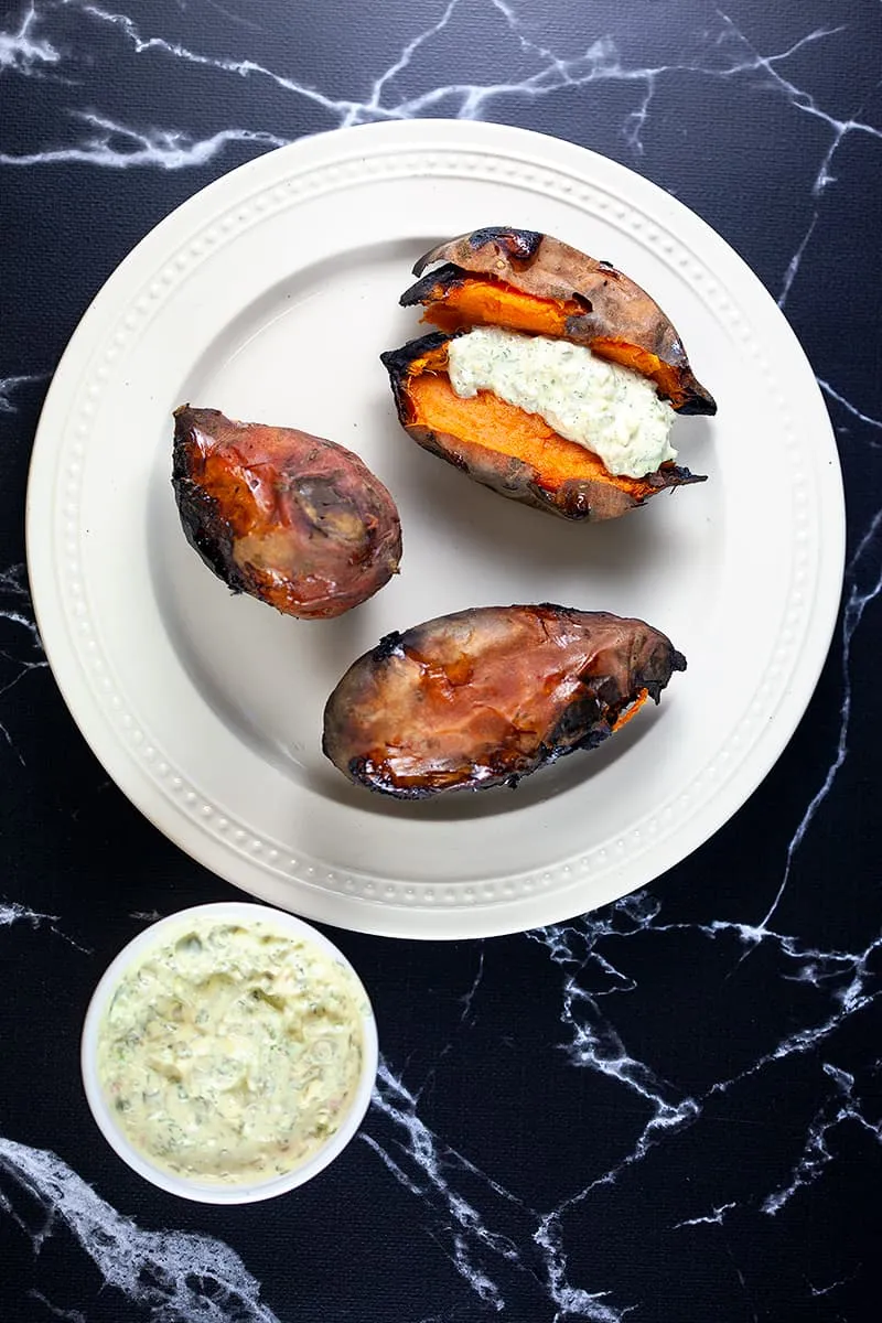 Zoete aardappel van de bbq