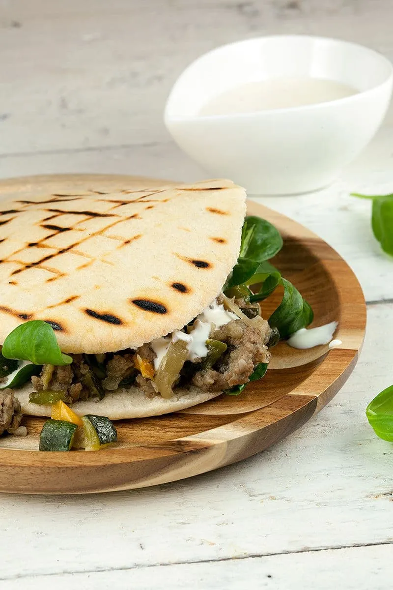 Pitabroodjes met gehakt en aubergine